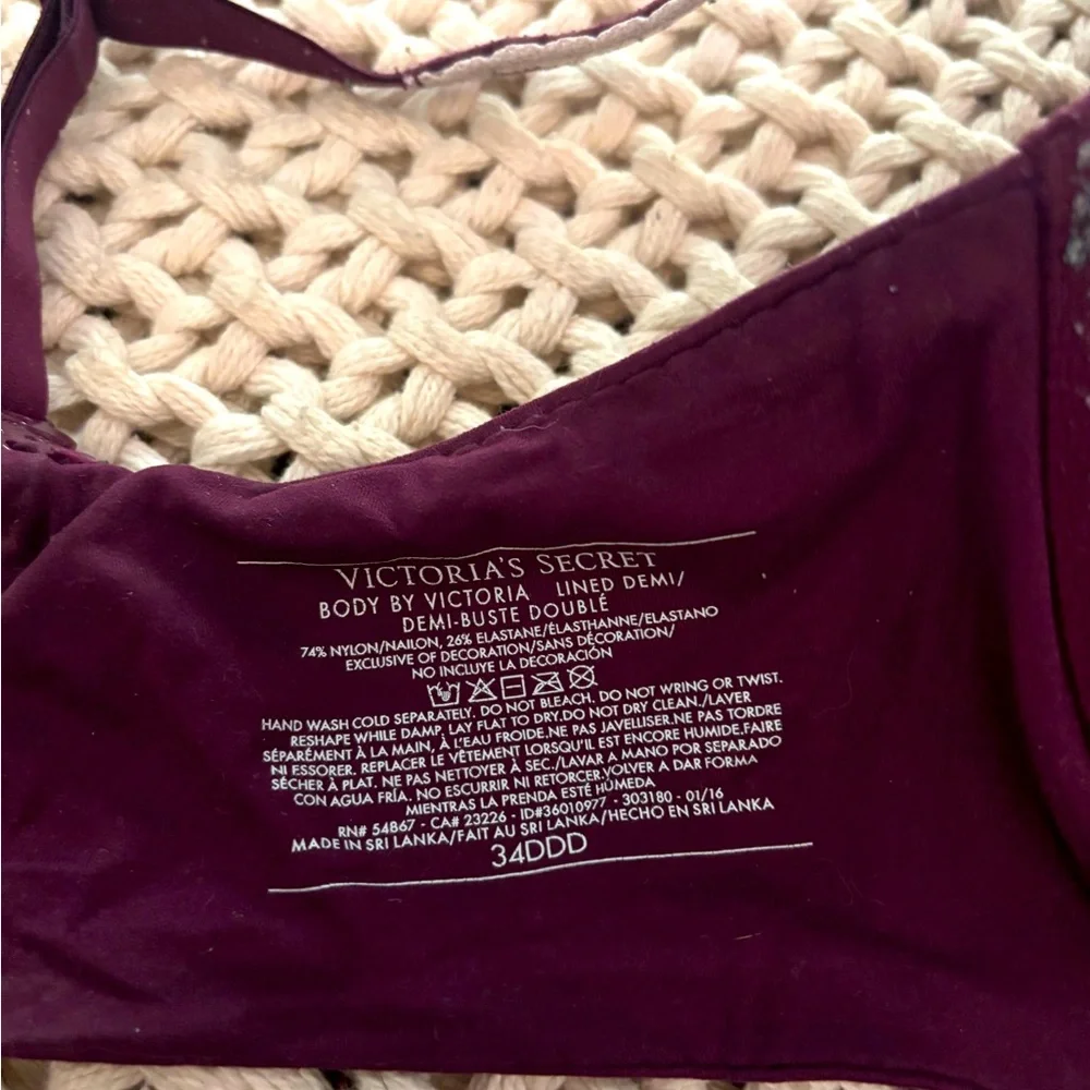 VICTORIA'S Secret Body By Victoria Lined Demi / Demi-Buste Double.l Bra SZ34DDD